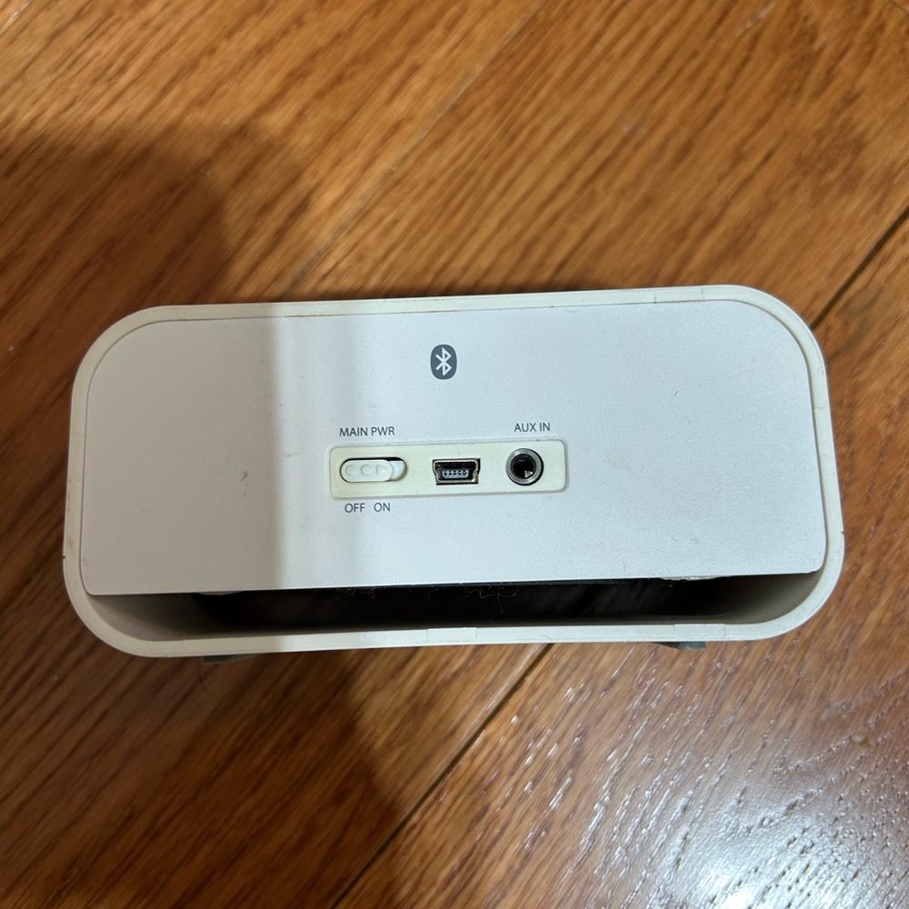Brookstone wireless Bluetooth speaker
